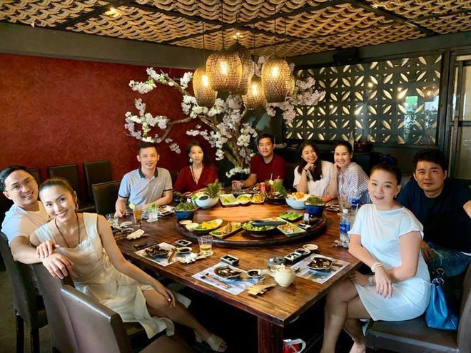 Trước tin đồn hôn nhân rạn nứt, Tăng Thanh Hà và chồng luôn ăn mặc tinh tế và đồng điệu-2