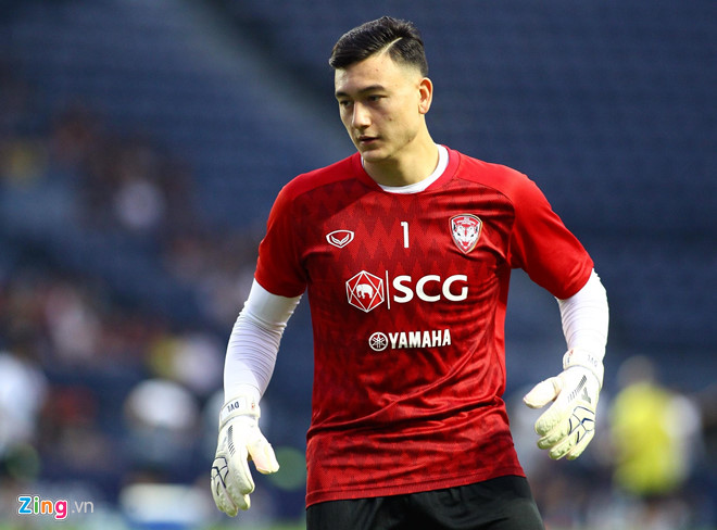 Văn Hậu và các tuyển thủ Việt Nam lái xe gì ở nước ngoài-8