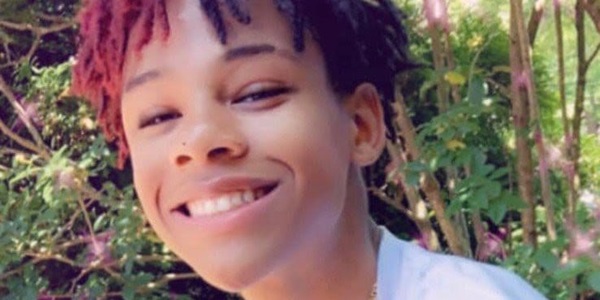 Cậu bé 16 tuổi bị đâm chết trong khi 50 thanh thiếu niên khác chỉ đứng quay phim, chụp hình-1