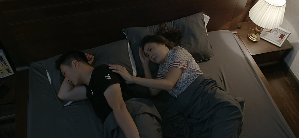 Hoa hồng trên ngực trái: Xót xa cảnh Khuê chấp nhận Thái ngoại tình, chỉ xin đừng ly hôn, chạm vào chồng cũng bị từ chối-8