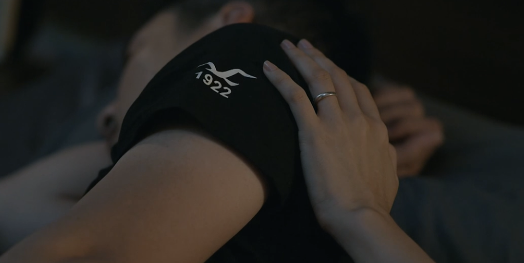 Hoa hồng trên ngực trái: Xót xa cảnh Khuê chấp nhận Thái ngoại tình, chỉ xin đừng ly hôn, chạm vào chồng cũng bị từ chối-9