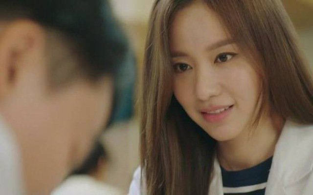 Lên bàn đẻ chồng bận hú hí cùng nhân tình, vợ nín nhịn để tặng màn kịch hay-2