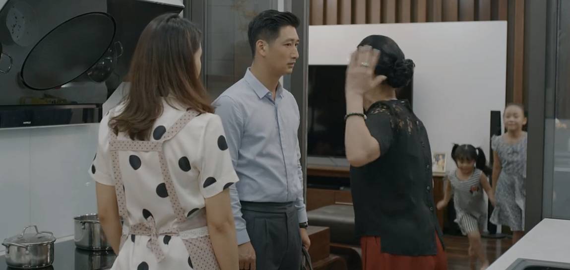 Hoa hồng trên ngực trái: Xót xa cảnh Khuê chấp nhận Thái ngoại tình, chỉ xin đừng ly hôn, chạm vào chồng cũng bị từ chối-2