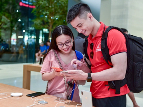 1001 kiểu ngủ đường vạ vật, mỏi mòn chờ giờ mở bán của dân săn” iPhone 11-17