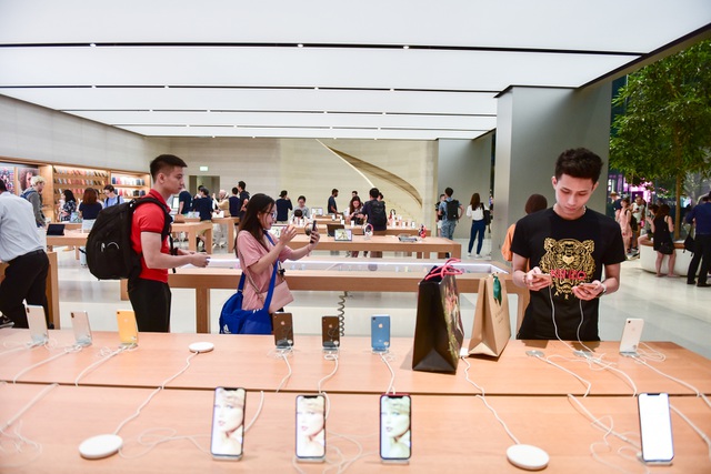 Dân săn” iPhone 11 khắp châu Á đổ về Singapore chực chờ trước cửa Apple Store-5
