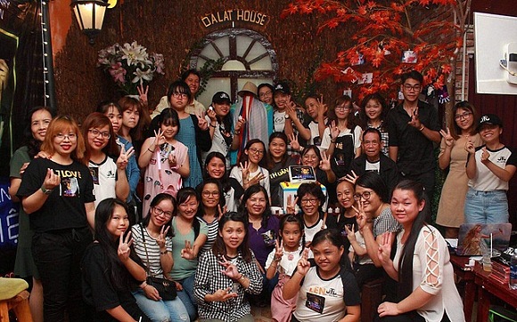 Bố và em gái Minh Thuận về Việt Nam làm giỗ cho anh sau 3 năm ngày mất-5