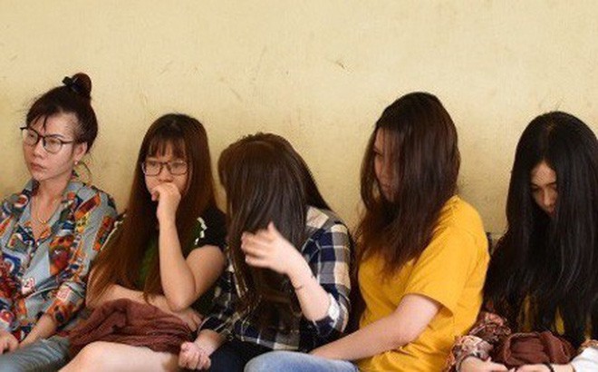 Hotgirl 8x mở cơ sở massage kích dục cho khách nam-1