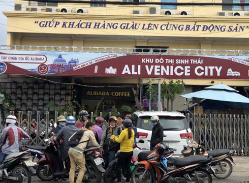 Án mạng kinh hoàng ở Bình Phước: Em ruột nghi dùng súng bắn liên tiếp vào vợ chồng anh trai khiến 2 người thương vong-2