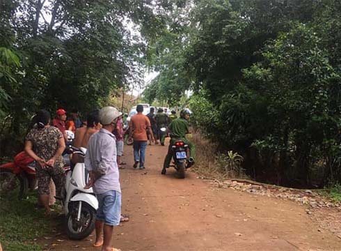 Clip: Giây phút kinh hoàng chứng kiến vợ bị em trai bắn chết-2