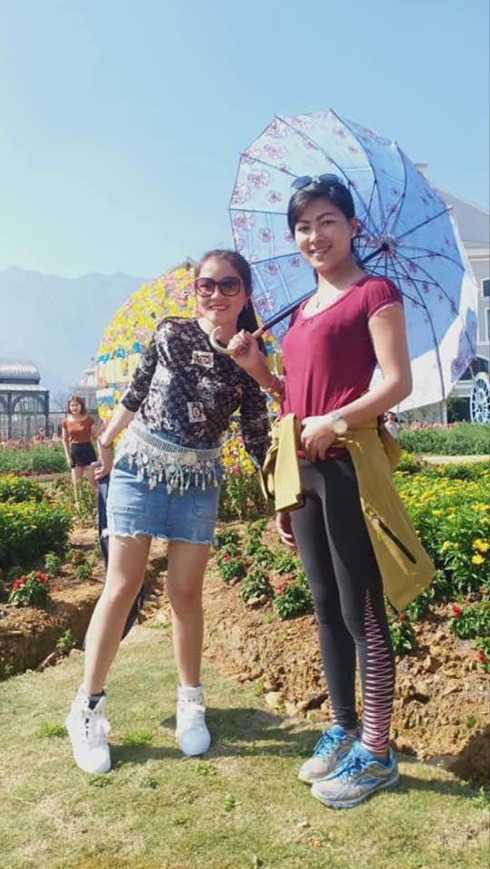 Cô gái H’mông nói tiếng Anh như gió hóa ra có mối thân tình với Công Phượng, chẳng những cùng sống ở Bỉ mà còn học chung lớp-3