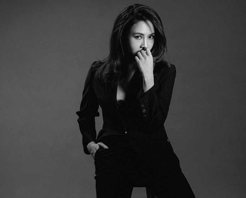 Hoa hồng trên ngực trái: Nàng Khuê Hồng Diễm xuất hiện cực cá tính, trả lời về cái nắm tay trên giường với chồng đang khiến fan hoang mang-1