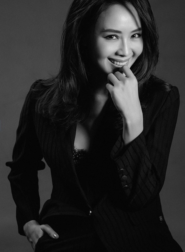 Hoa hồng trên ngực trái: Nàng Khuê Hồng Diễm xuất hiện cực cá tính, trả lời về cái nắm tay trên giường với chồng đang khiến fan hoang mang-3