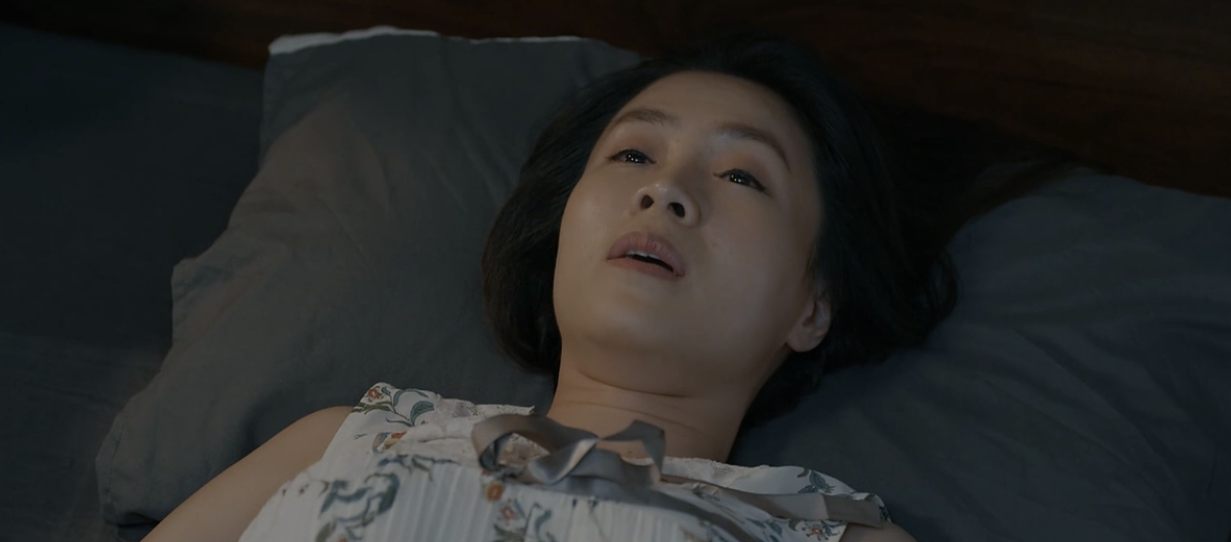 Hoa hồng trên ngực trái: Thái vừa tuyên bố sẽ yêu Trà lâu hơn Khuê, ban đêm đã bị người yêu cũ hiện về... bóp cổ-3