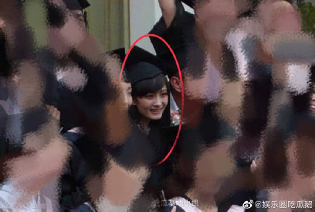 Lưu Diệc Phi và dàn sao Hoa ngữ ngố tàu khi mặc đồng phục tốt nghiệp-5