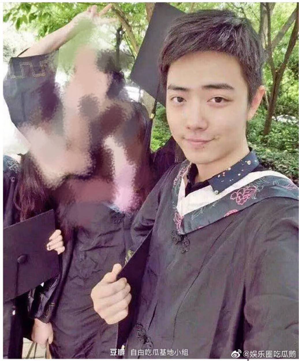 Lưu Diệc Phi và dàn sao Hoa ngữ ngố tàu khi mặc đồng phục tốt nghiệp-10