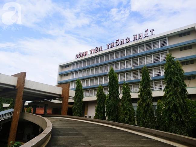Mẹ ôm con út 6 tháng tuổi vào viện chăm con trai lớn bị tai nạn nguy kịch, bật khóc vì không còn tiền để cứu chữa-1