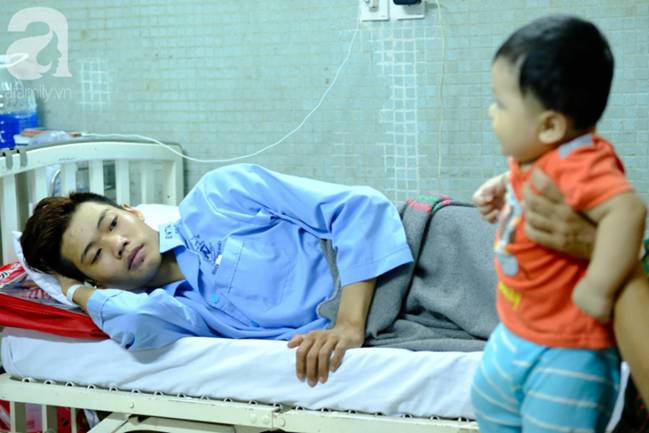 Mẹ ôm con út 6 tháng tuổi vào viện chăm con trai lớn bị tai nạn nguy kịch, bật khóc vì không còn tiền để cứu chữa-6