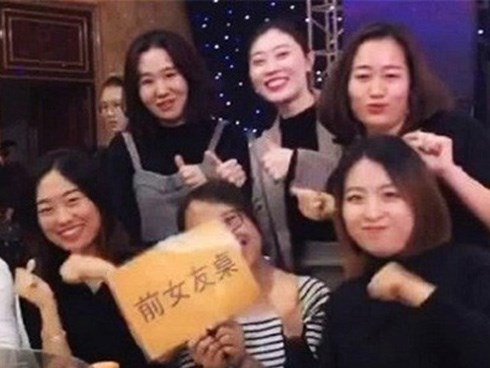 Chú rể dành hẳn 1 mâm cỗ cưới cho 7 cô người yêu cũ, dân mạng hiếu kỳ hỏi: 