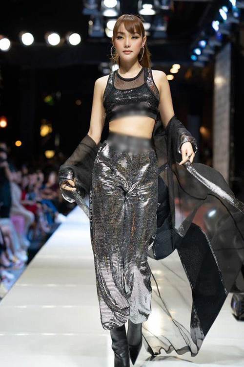 Chân không dài, catwalk thi thoảng vấp, lí do gì khiến Minh Hằng luôn xuất hiện tại vị trí vedette?-1