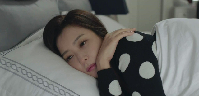 Nửa đêm vợ hoảng hồn nghe thấy âm thanh ân ái trong gầm giường, nhưng sự thật còn chát chúa hơn-1