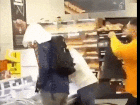 Đây là đỉnh cao khi 'vừa ăn cướp, vừa la làng'