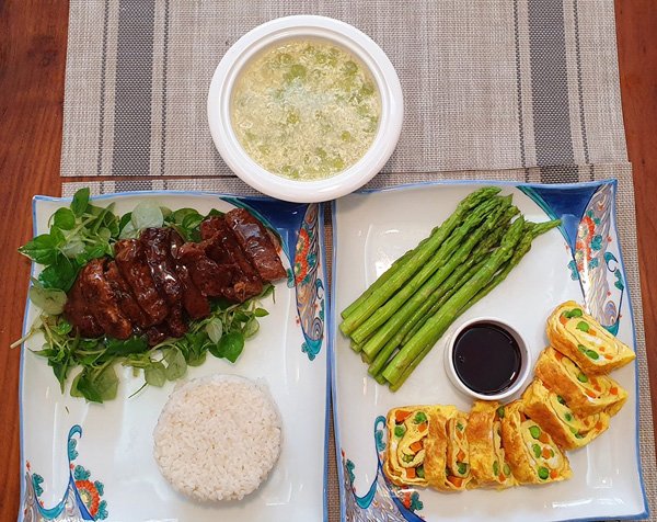 Mẹ chồng nấu cơm cữ cho con dâu cực đỉnh, chị em rần rần hỏi: Cô còn con trai không?-4