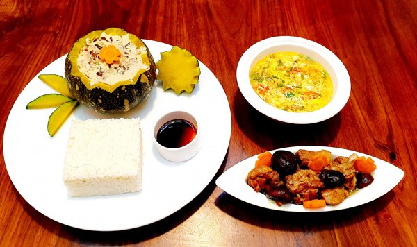 Mẹ chồng nấu cơm cữ cho con dâu cực đỉnh, chị em rần rần hỏi: Cô còn con trai không?-7