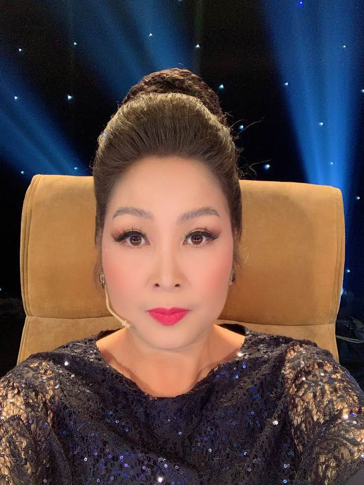 Để profile làm việc ở sân khấu kịch Hồng Vân”, cô nàng khoe ngực ở Hội An bị chính chủ” lên tiếng cực gắt-4