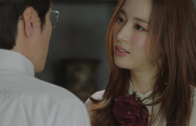 Cô vợ vô tích sự bị chồng bỏ để cặp kè nữ doanh nhân, ngờ đâu 1 năm sau vợ tái xuất kỳ tích trên bàn đàm phán-2