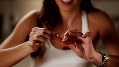 Ăn cánh gà dễ dàng và siêu thần tốc với 2 cách ăn thần thánh này-2