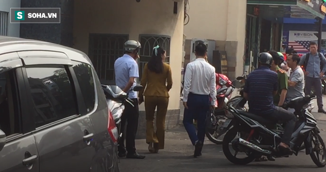 Phó Tổng Giám đốc đối ngoại của Alibaba tươi cười khi làm việc tại trụ sở công an-2