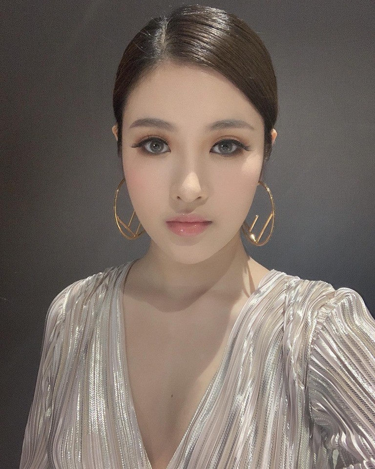 Em gái Huyền Baby tậu xế hộp hạng sang hơn 2 tỷ ở tuổi 24, vừa xinh đẹp lại giàu có hết phần thiên hạ” khiến nhiều người ghen tị-3