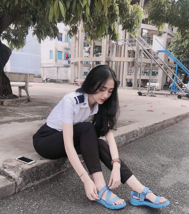 Chụp vội vài tấm lúc ra chơi, nữ sinh Học viện Hàng không gây xôn xao bởi vẻ ngoài cực kỳ trong trẻo, xem đến tấm ảnh học Quân sự càng xuất sắc hơn-10