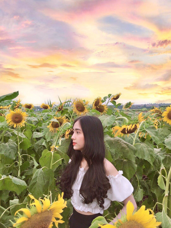 Chụp vội vài tấm lúc ra chơi, nữ sinh Học viện Hàng không gây xôn xao bởi vẻ ngoài cực kỳ trong trẻo, xem đến tấm ảnh học Quân sự càng xuất sắc hơn-13