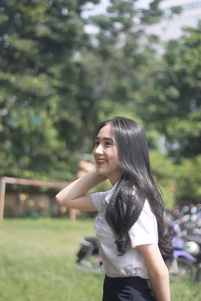 Chụp vội vài tấm lúc ra chơi, nữ sinh Học viện Hàng không gây xôn xao bởi vẻ ngoài cực kỳ trong trẻo, xem đến tấm ảnh học Quân sự càng xuất sắc hơn-7