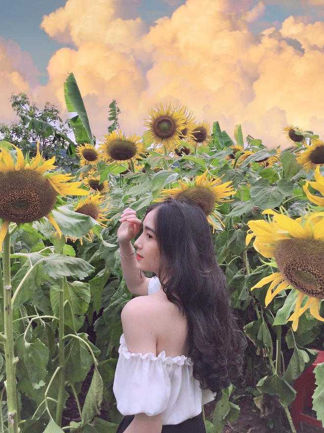 Chụp vội vài tấm lúc ra chơi, nữ sinh Học viện Hàng không gây xôn xao bởi vẻ ngoài cực kỳ trong trẻo, xem đến tấm ảnh học Quân sự càng xuất sắc hơn-14