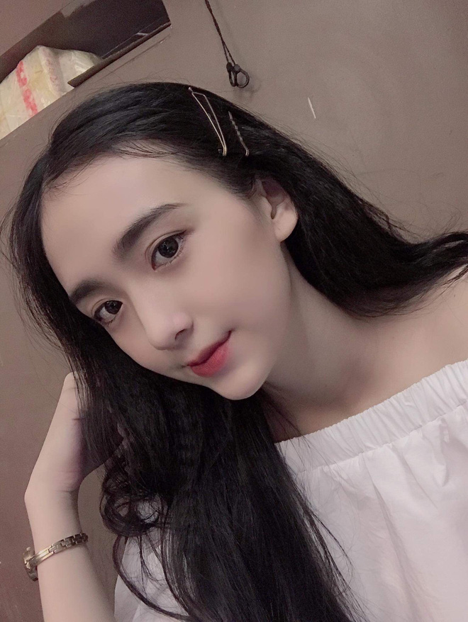 Chụp vội vài tấm lúc ra chơi, nữ sinh Học viện Hàng không gây xôn xao bởi vẻ ngoài cực kỳ trong trẻo, xem đến tấm ảnh học Quân sự càng xuất sắc hơn-20