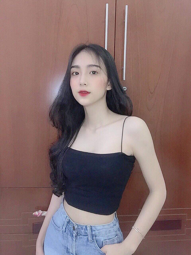 Chụp vội vài tấm lúc ra chơi, nữ sinh Học viện Hàng không gây xôn xao bởi vẻ ngoài cực kỳ trong trẻo, xem đến tấm ảnh học Quân sự càng xuất sắc hơn-21