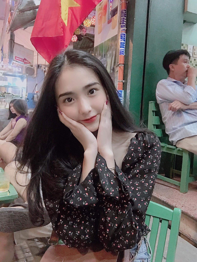 Chụp vội vài tấm lúc ra chơi, nữ sinh Học viện Hàng không gây xôn xao bởi vẻ ngoài cực kỳ trong trẻo, xem đến tấm ảnh học Quân sự càng xuất sắc hơn-23