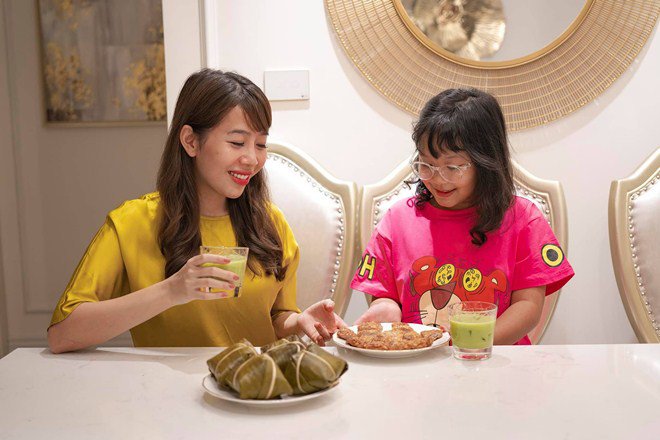 Nhà nữ MC VTV đảm cả mẹ cả con, bữa cơm nhanh như chớp mà ai nhìn cũng xuýt xoa-16