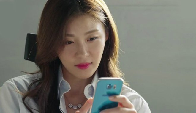 Chồng vừa về nhà đã lao đi tắm, vợ ngã ngửa khi đọc tin nhắn chăm sóc khách hàng-1