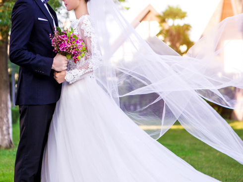 Tréo ngoe không tưởng: Cô dâu được tặng cả cây vàng cưới nhưng vẫn muốn ôm váy bỏ chạy vì biết danh tính người thân của chú rể