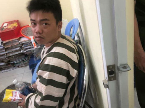 Nhân viên Alibaba cố thuyết phục khách hàng về các dự án ma-3