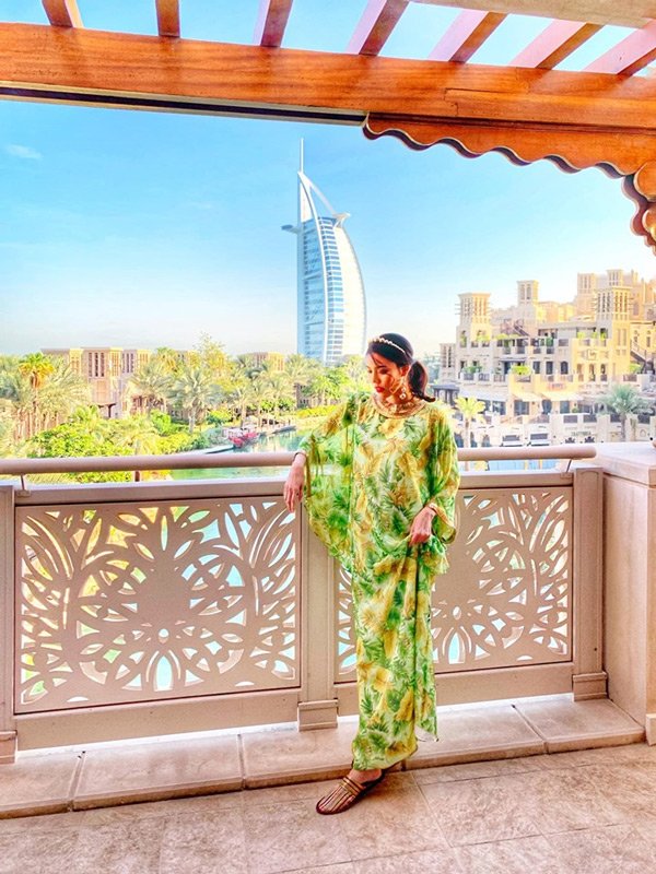 Mang cả núi đồ đi du lịch, Lan Khuê đích thị là bà bầu sành điệu nhất Vbiz-1