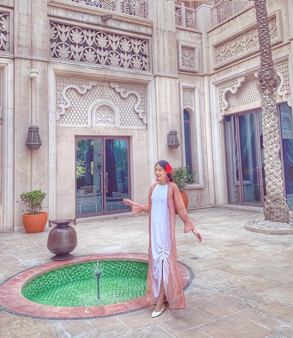 Mang cả núi đồ đi du lịch, Lan Khuê đích thị là bà bầu sành điệu nhất Vbiz-2