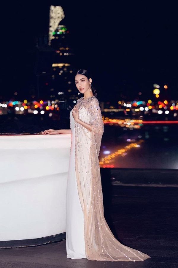 Mang cả núi đồ đi du lịch, Lan Khuê đích thị là bà bầu sành điệu nhất Vbiz-8