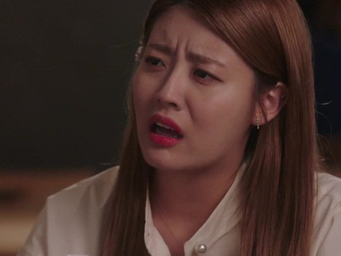 Đang gần gũi thì giường sập, trong khi tôi loay hoay mặc lại quần áo thì người yêu lại lôi ra một thứ dị hợm dưới gầm giường của anh-3