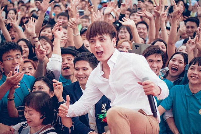 Hồ Quang Hiếu tuổi 33 – du lịch tới 160 quốc gia và ồn ào yêu Bảo Anh-2