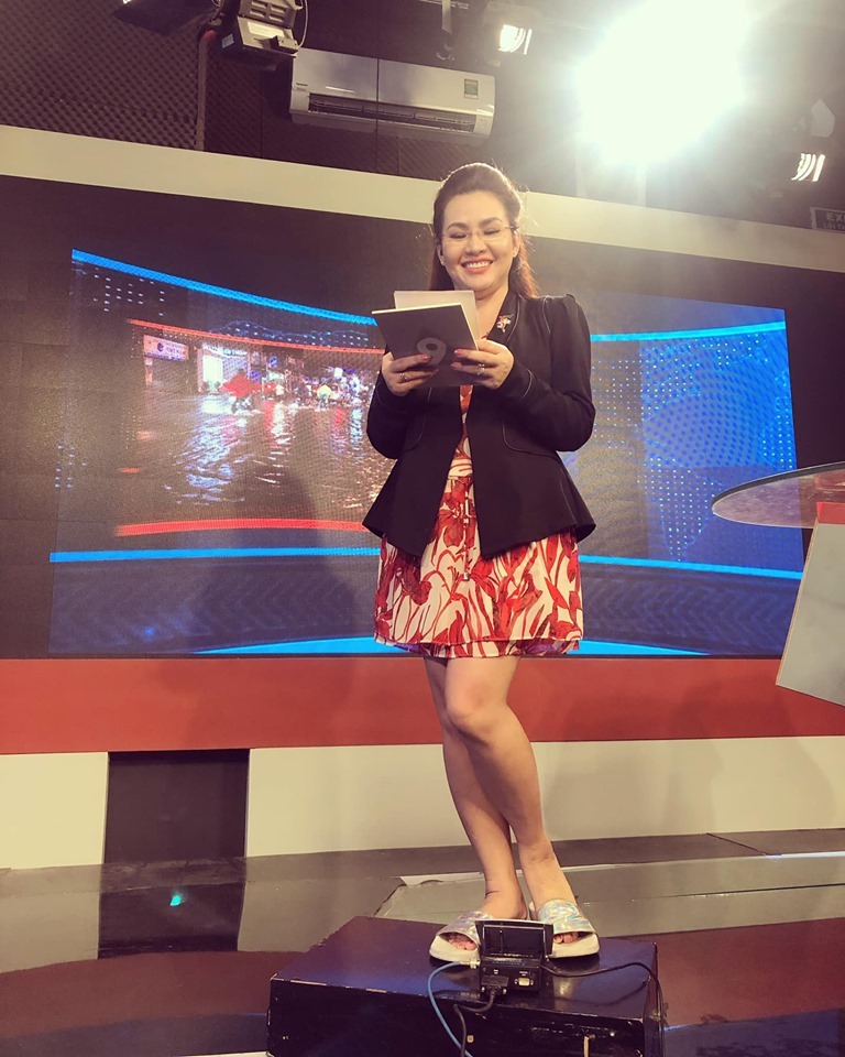 Sự thật ít ai ngờ sau khung hình lung linh của các BTV trên truyền hình-2