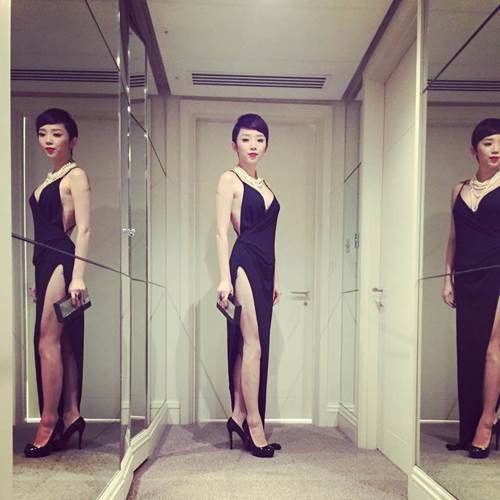 1001 cách Tóc Tiên diện váy xẻ tà, sương sương” khoe chân nuột đến táo bạo lộ trọn vòng 3-5